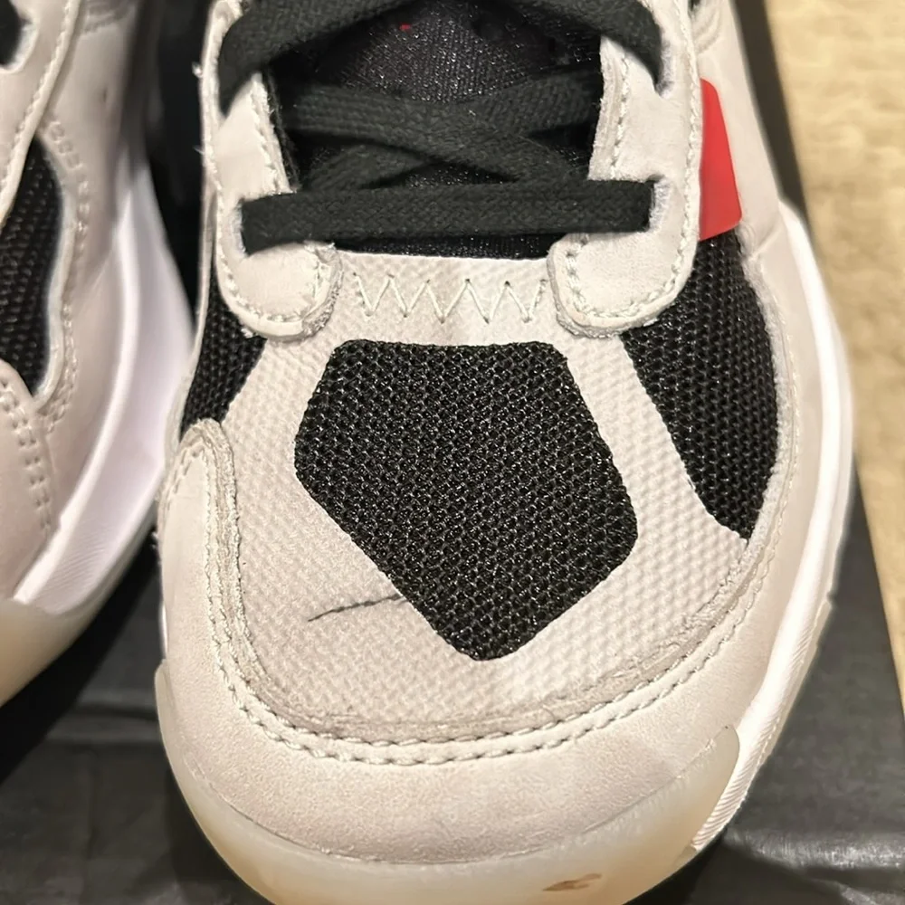 Jordan Air 200E size 6Y - Picture 5 of 7